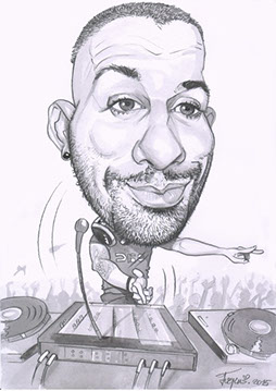 Černobílá karikatura DJ za pultem na zakázku: originální ruční kresba od karikaturisty Janka na formát A3.