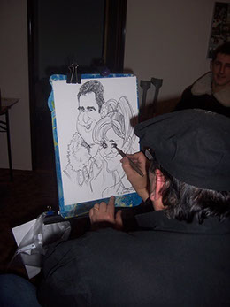 Karikaturista Janko tvoří na narozeninové párty na Nebozízku: rychlokresba hosta s dortíkem na formát A3.